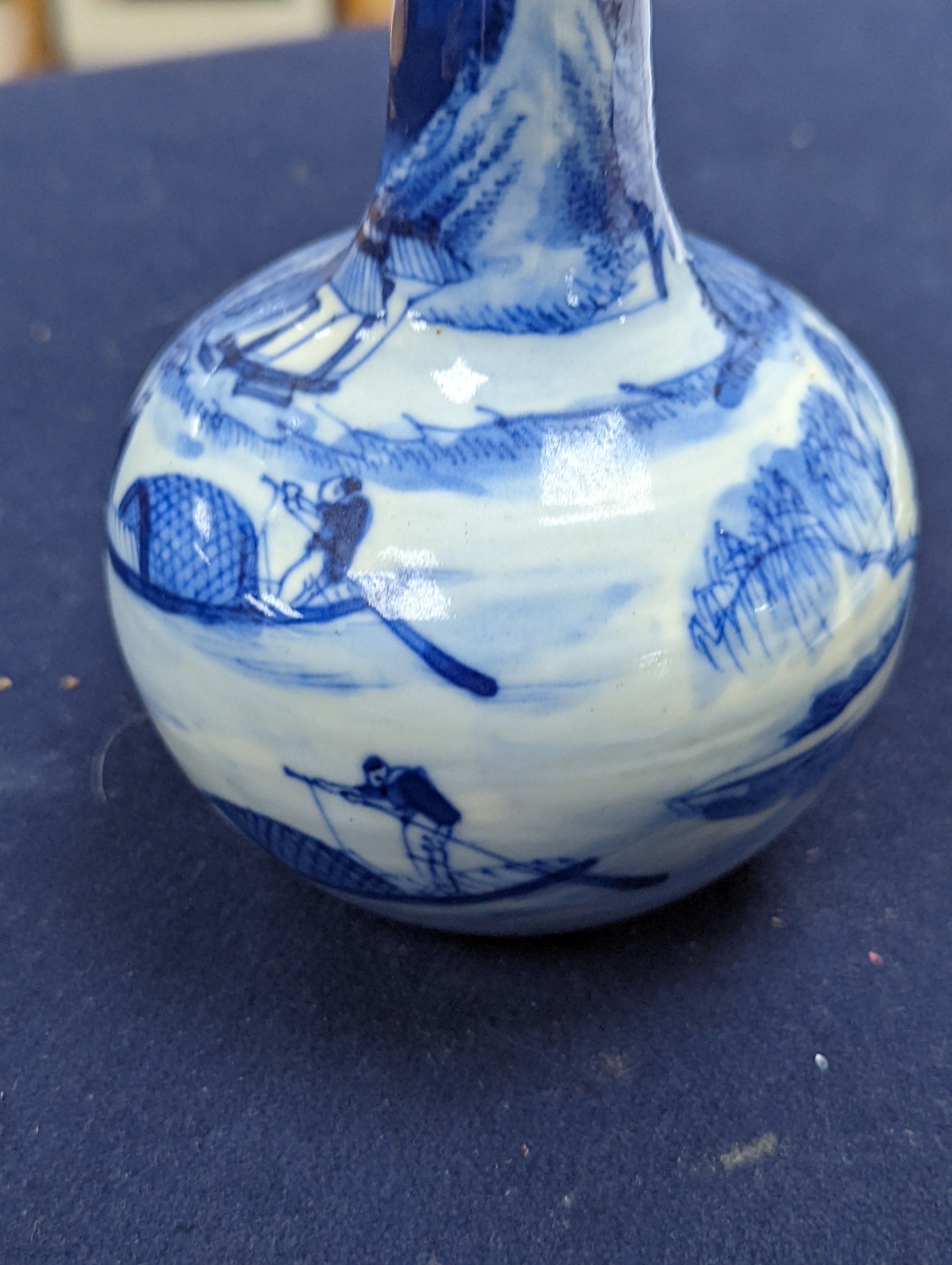 Chinese blue and white bottle vase 16cm